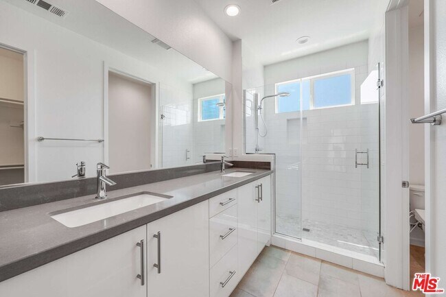 Building Photo - 4320 N Eagle Rock Blvd