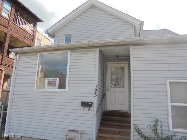 Building Photo - 3 br, 1 bath Triplex - 125 North Chestnut ...