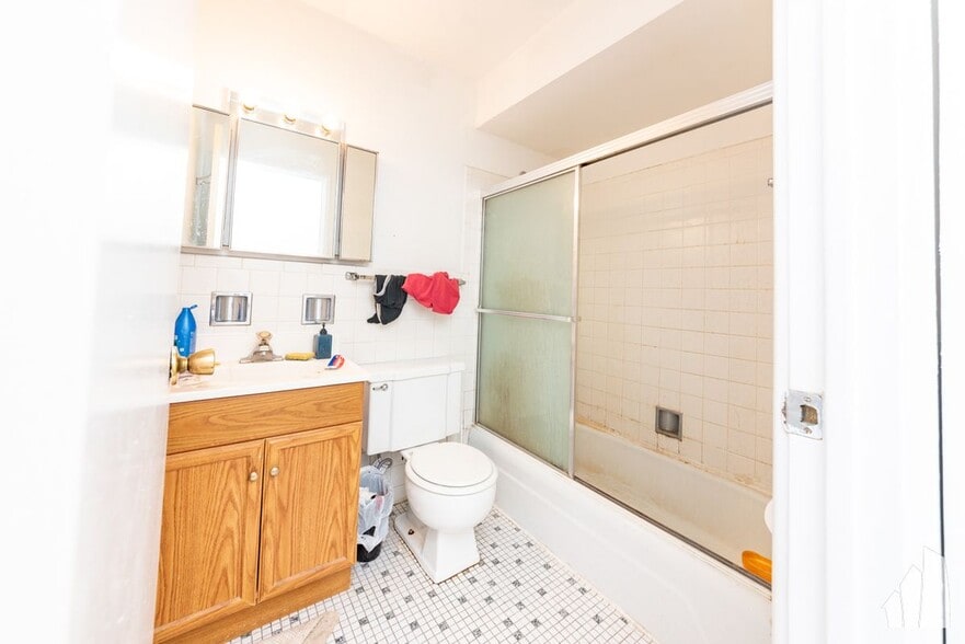 Building Photo - 520 W Aldine Ave