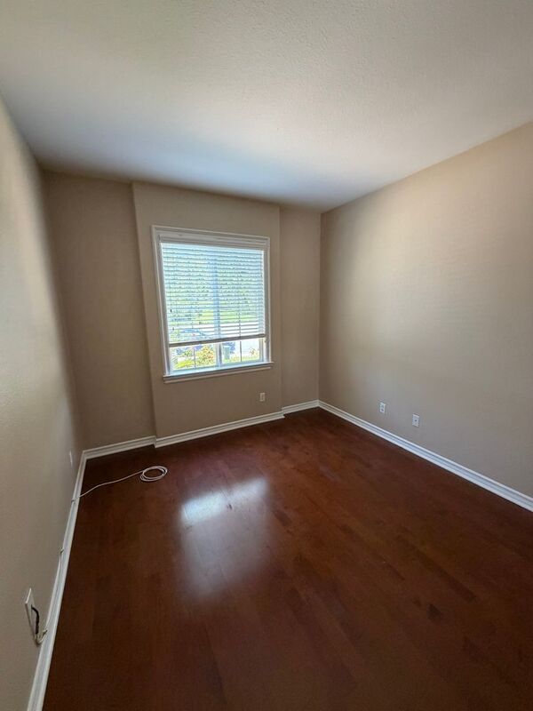 Building Photo - 46263 Drymen Ave