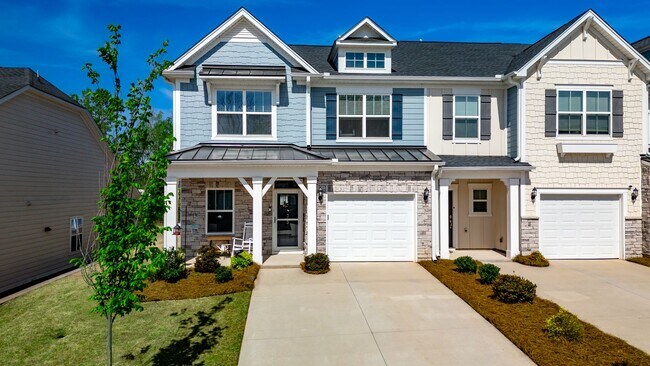 Building Photo - Beautiful Fully Furnished.