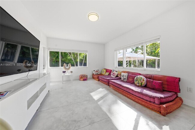 Building Photo - 3401 NE 165th St