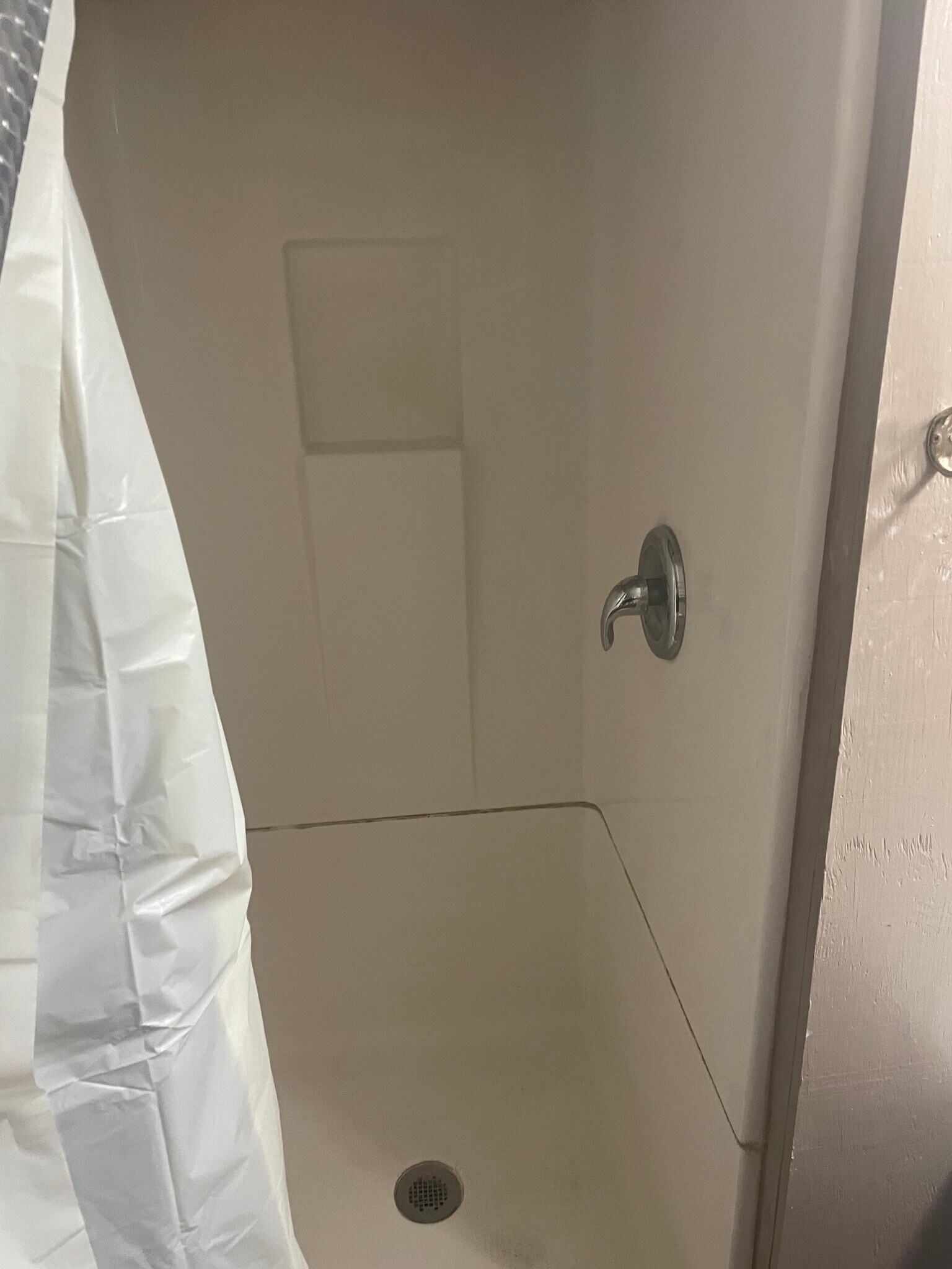 shower - 4120 Roy St