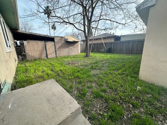 Building Photo - Water/Sewer Paid