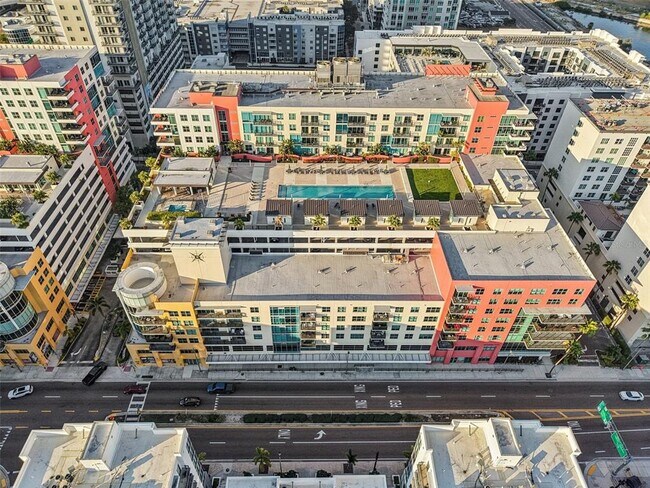 Building Photo - 1208 E Kennedy Blvd