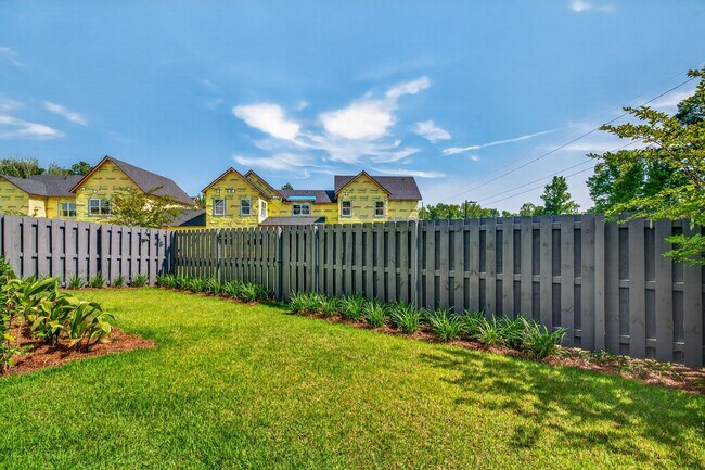 Building Photo - Modern Comfort in the Heart of Johns Island