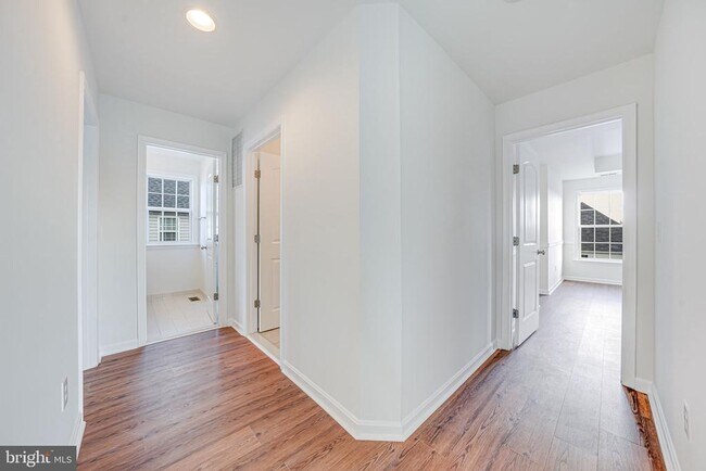 Building Photo - 15000 Gossom Manor Pl