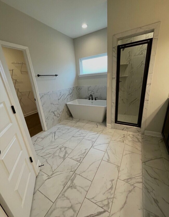 Building Photo - South Cherry Tree 509