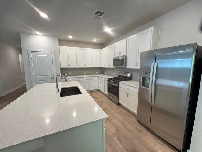 Building Photo - 108 Sorghum Dr
