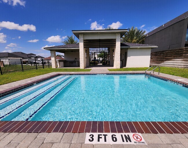 Building Photo - Cornell