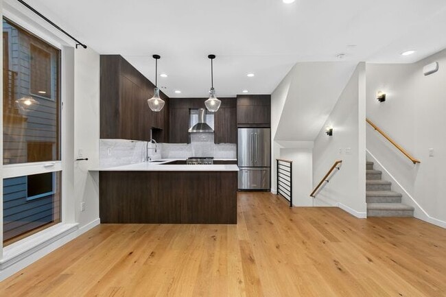Building Photo - ULTRA-MODERN Townhome w/AC and Views in the Heart of Eastlake!