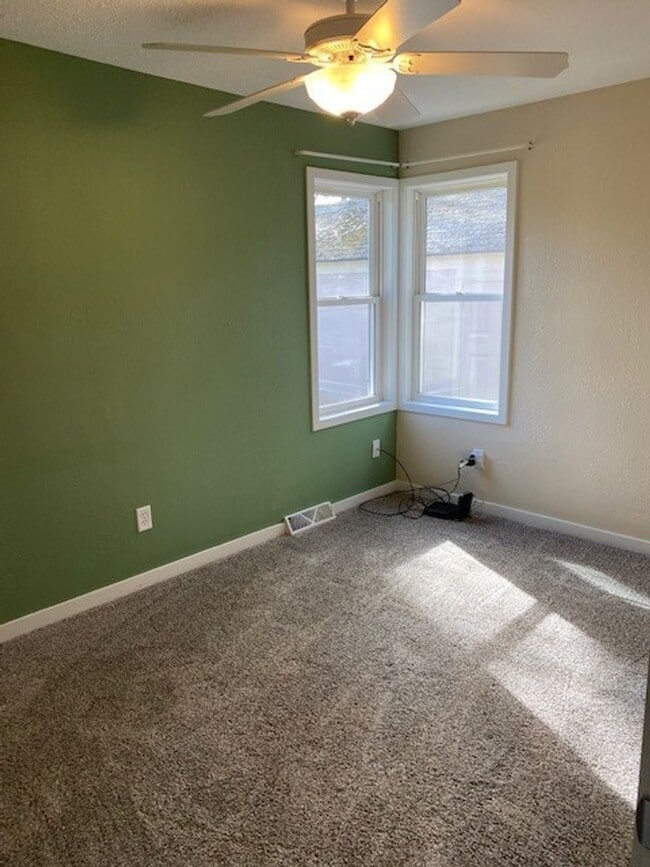 Building Photo - 3 Bedrooms, 1 Bathroom Single Family Home in Brainerd, MN w/garage