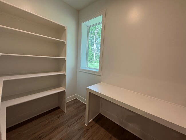 Building Photo - 1613 SW Hedgewood Ln