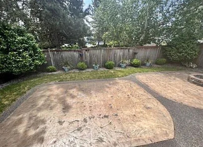 Building Photo - Great Neighborhood 3bd/ 2.5 Avail. Nov. 28th