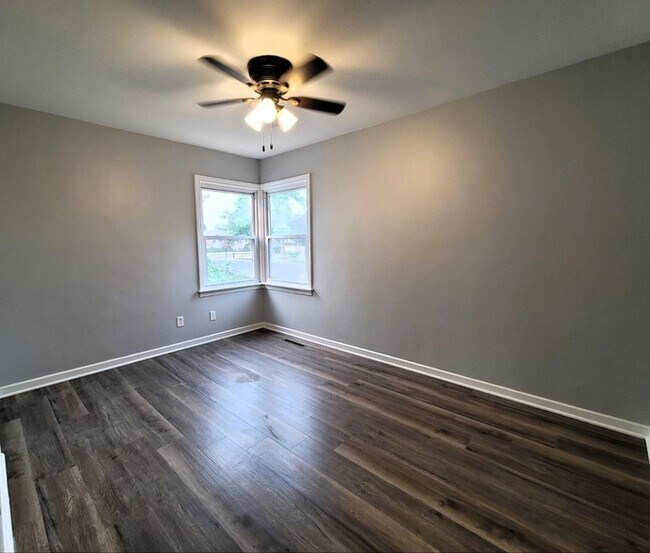 Building Photo - 2716 White Oak Ave