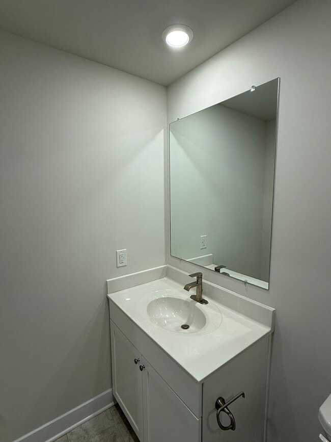 Building Photo - Stylish Townhome Overlooking River Marsh Golf Course- RENT SPECIAL Free 2nd Months Rent