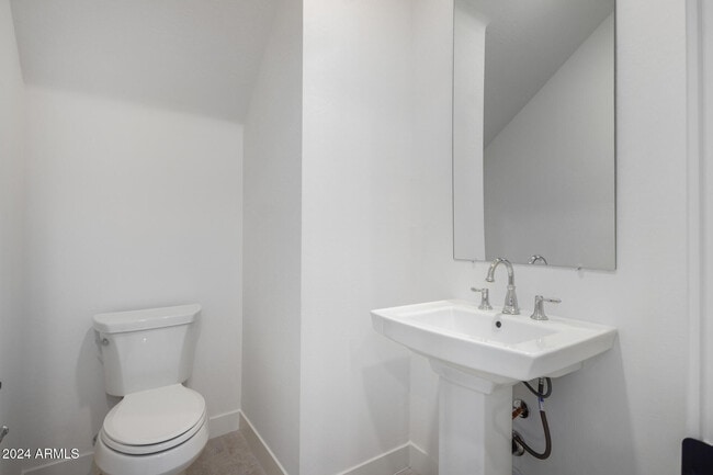 Building Photo - 2121 W Sonoran Desert Dr
