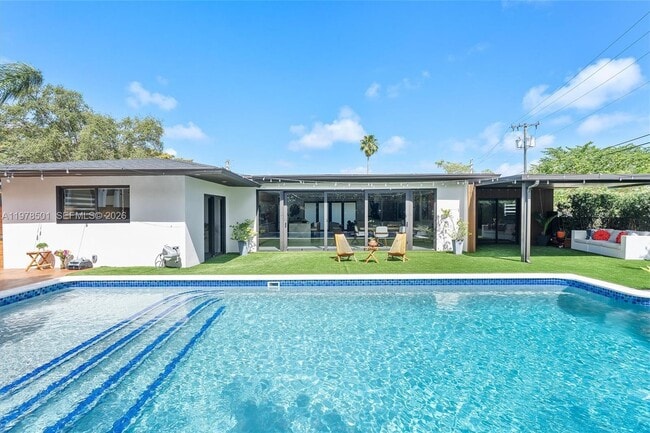 Building Photo - 4000 N Circle Dr