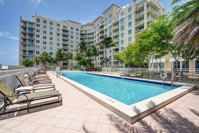 Building Photo - 350 N Federal Hwy