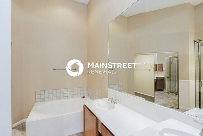 Building Photo - 3 Bedroom Pet-Friendly Home in Duncanville, TX with Main Street Renewal