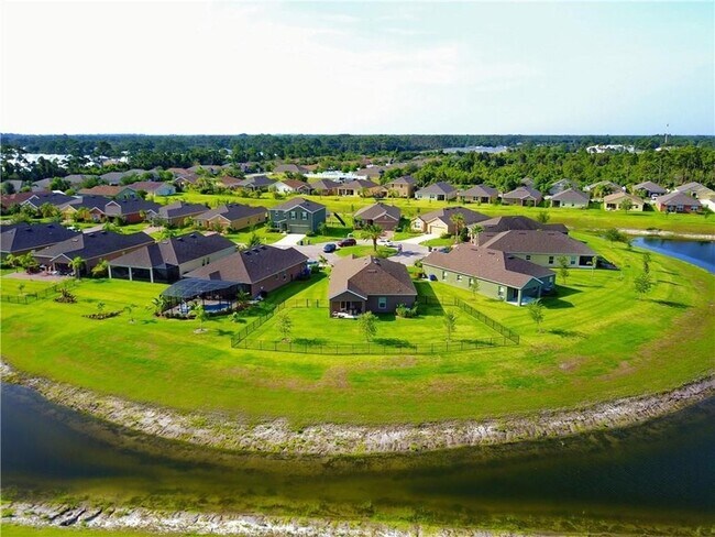 Building Photo - 1296 Lexington Manor SW