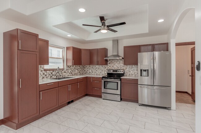 Building Photo - 1529 S 9th St