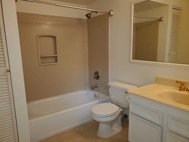 Building Photo - Fabulous Fletcher Hills remodeled townhome.