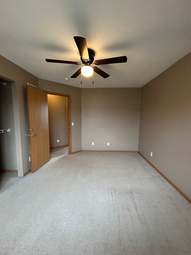 Building Photo - Spacious Millard Living with a Backyard You’ll Love
