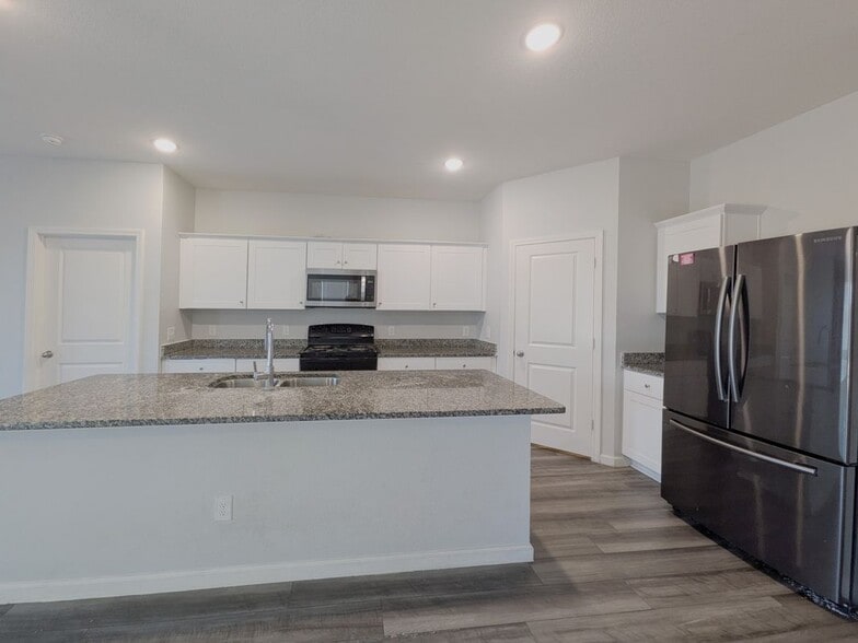 Building Photo - 2905 Aspen Dr