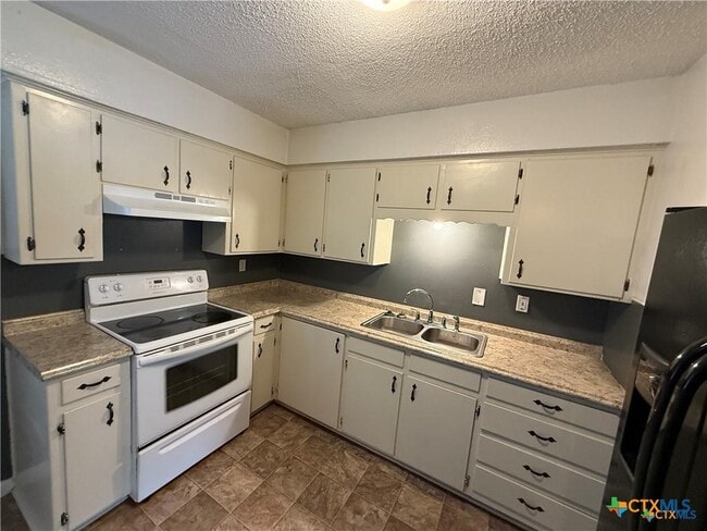 Building Photo - 809 Michelle Dr