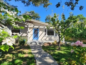 Building Photo - Charming Single Family Home in Downtown Palo Alto Available Now!