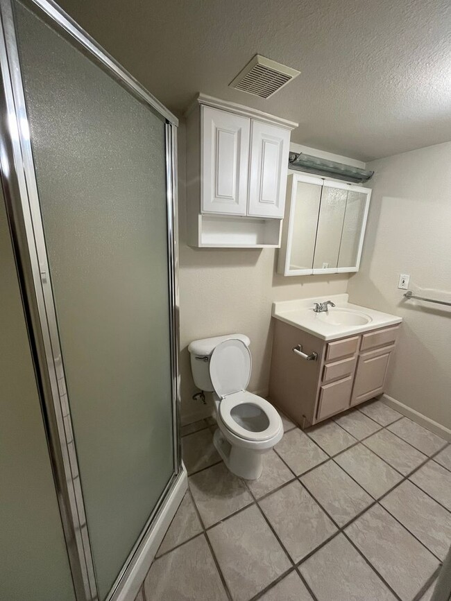 Building Photo - 3 Bedroom, 2 Bathroom Home in Sequoia Vill...