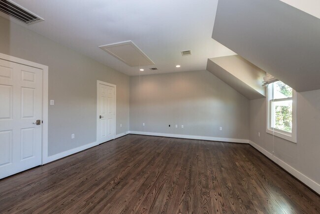 Building Photo - 734 Allston St