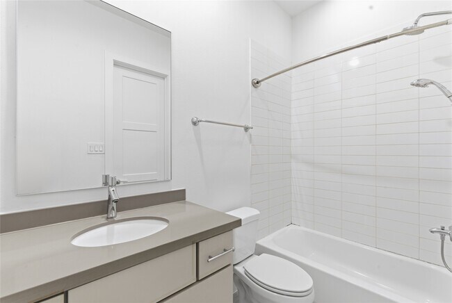 Building Photo - 2412 Canal St