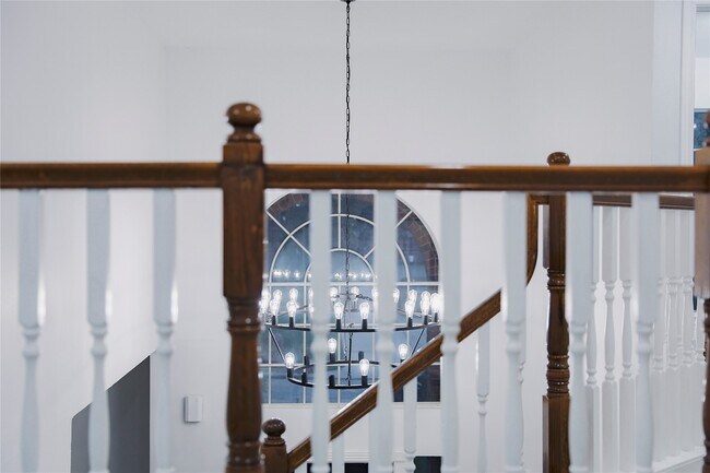 Building Photo - 17527 Sandy Cliffs Dr