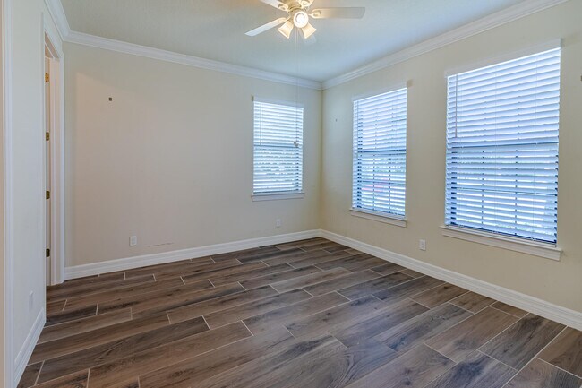 Building Photo - 740 S E Boboli Way