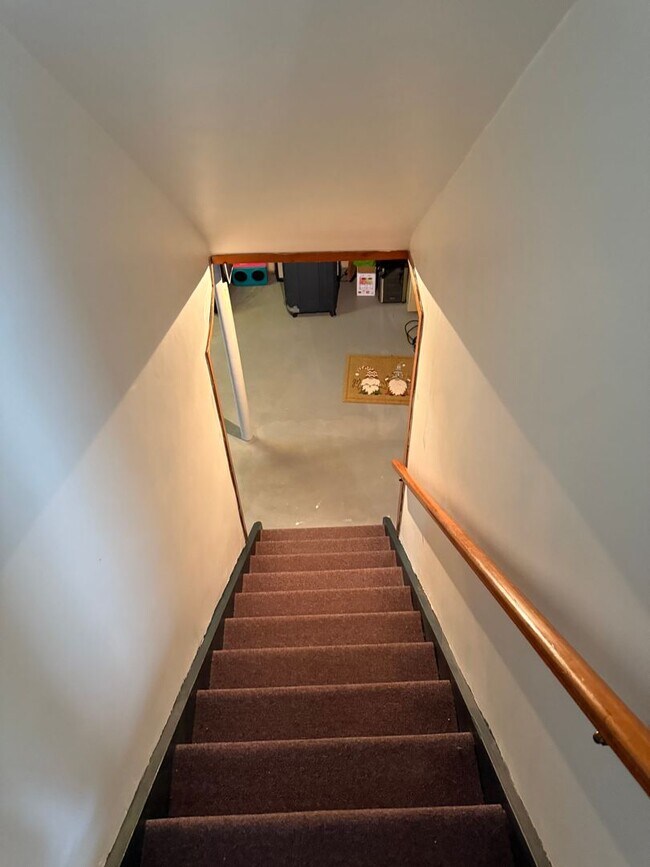 Building Photo - Charming 3 bedroom 1.5 bath in Amherst :