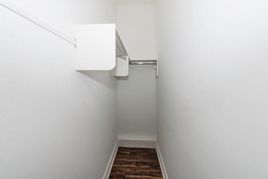 Building Photo - 3336 W Irving Park Rd