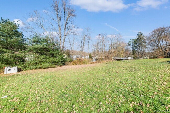 Building Photo - 22 Quaker Hill Rd