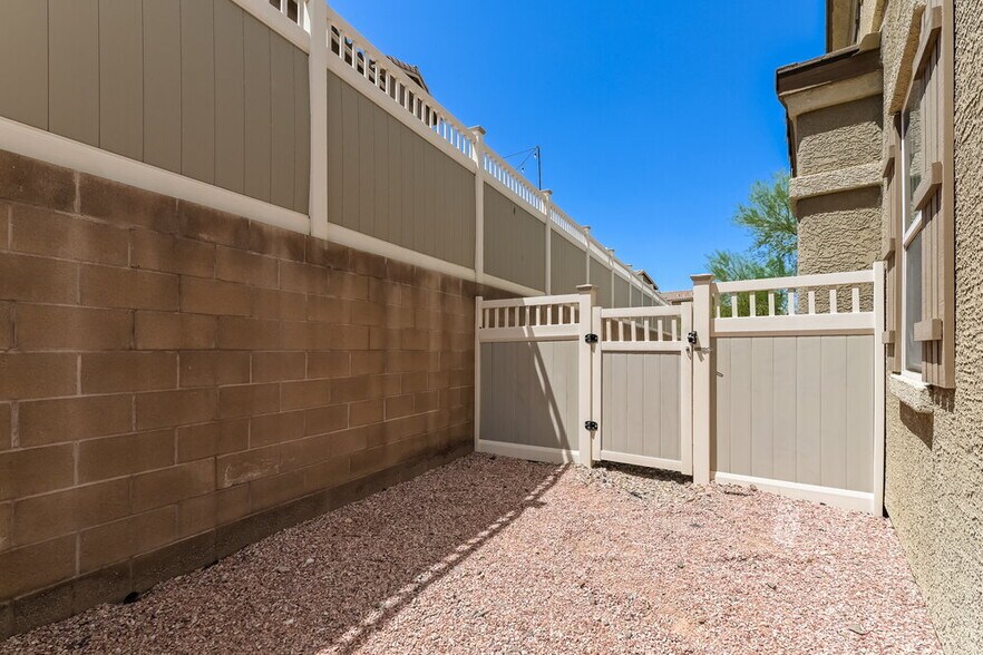 Building Photo - 967 Wembly Hills Pl