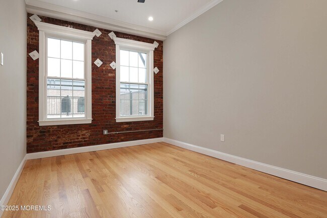 Building Photo - 14 W Front St