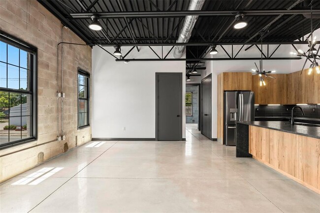 Building Photo - 902 E Curtis St