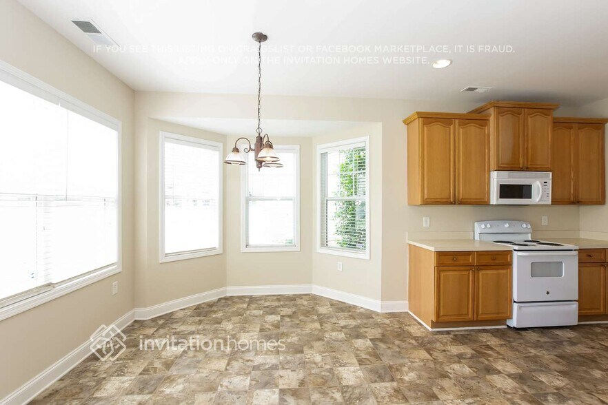 Building Photo - 9011 Magna Ln