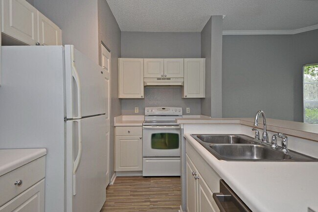 Building Photo - Sanford Condo