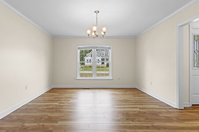 Building Photo - 4 Bedroom 2.5 Bathroom located in Creeks Edge