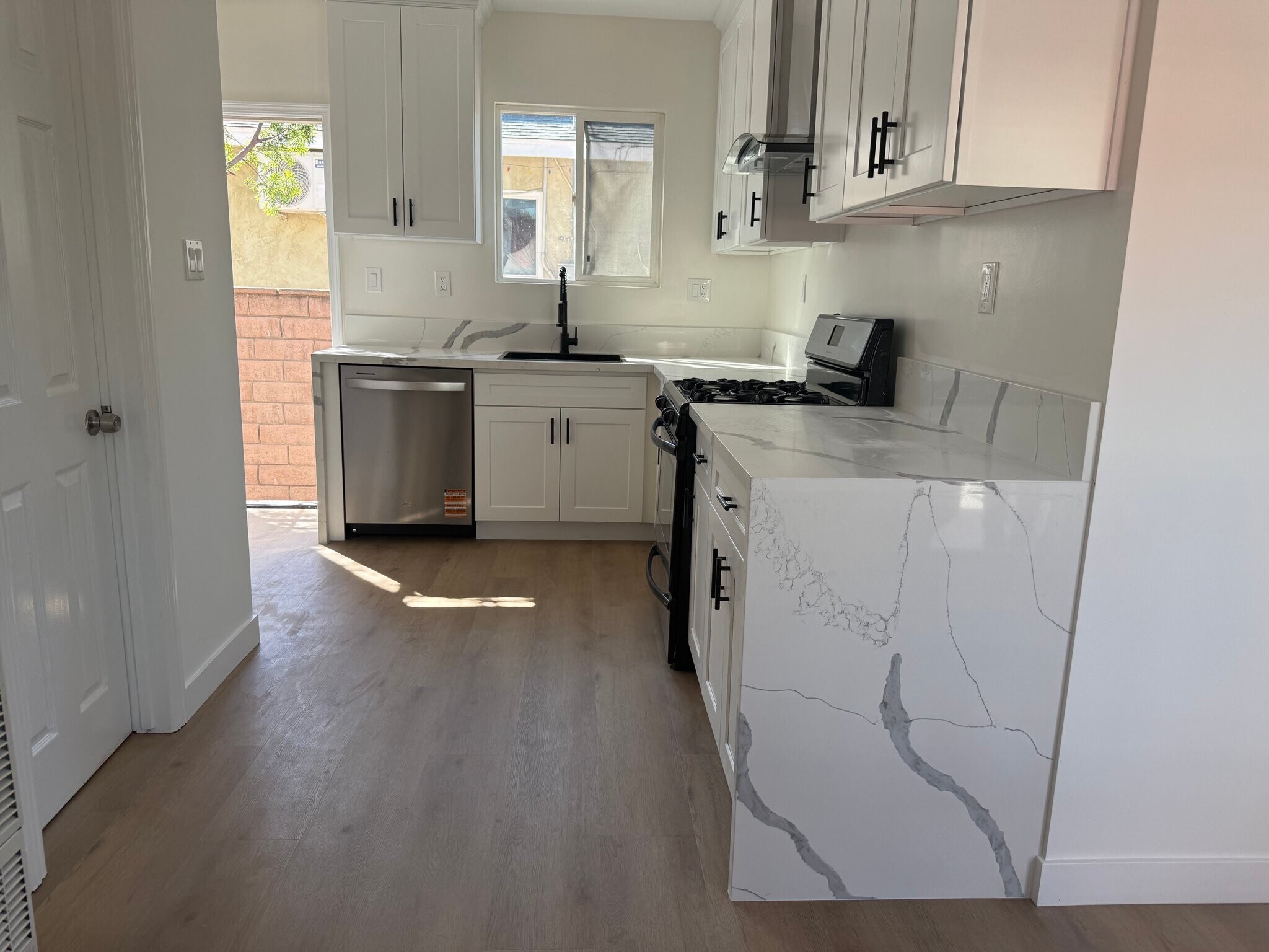 Building Photo - 359 W Amar St