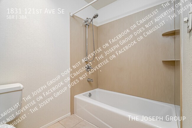 Building Photo - 1831 121st Ave SE