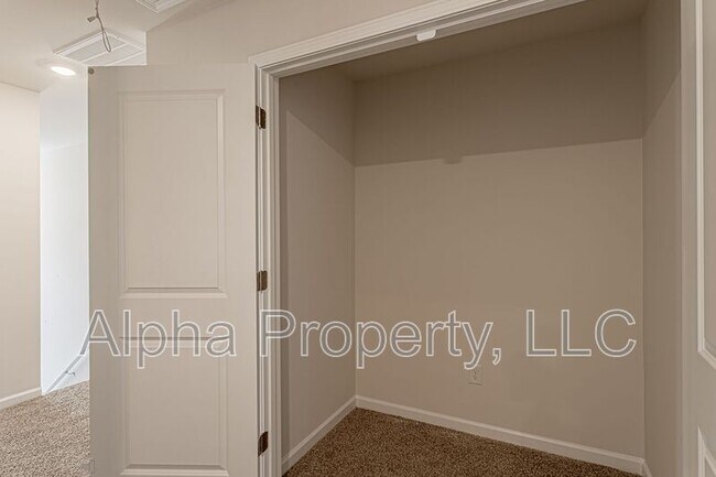 Building Photo - 766 Embark Cir