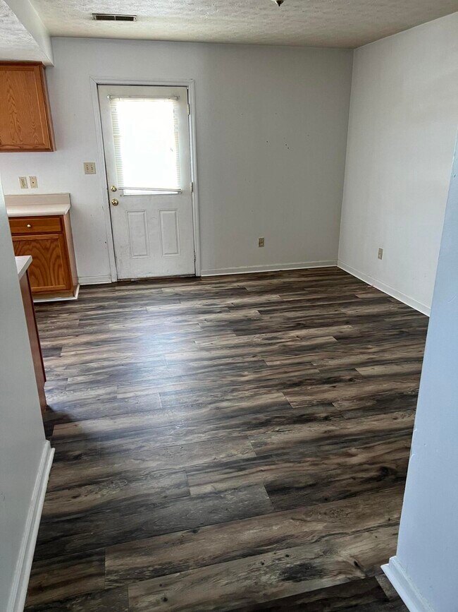 Building Photo - 821 Ridgewood Dr