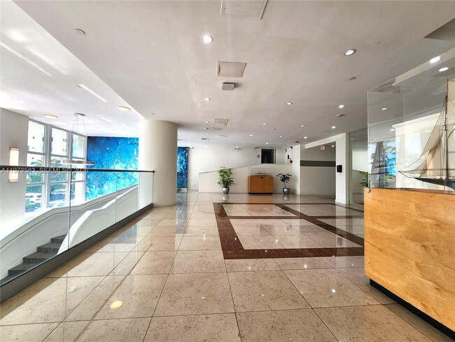 Building Photo - 10350 W Bay Harbor Dr